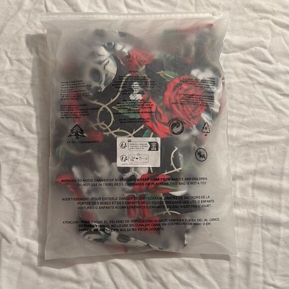 Skull and Rose Dress - Black and Red - Picture 4 of 5